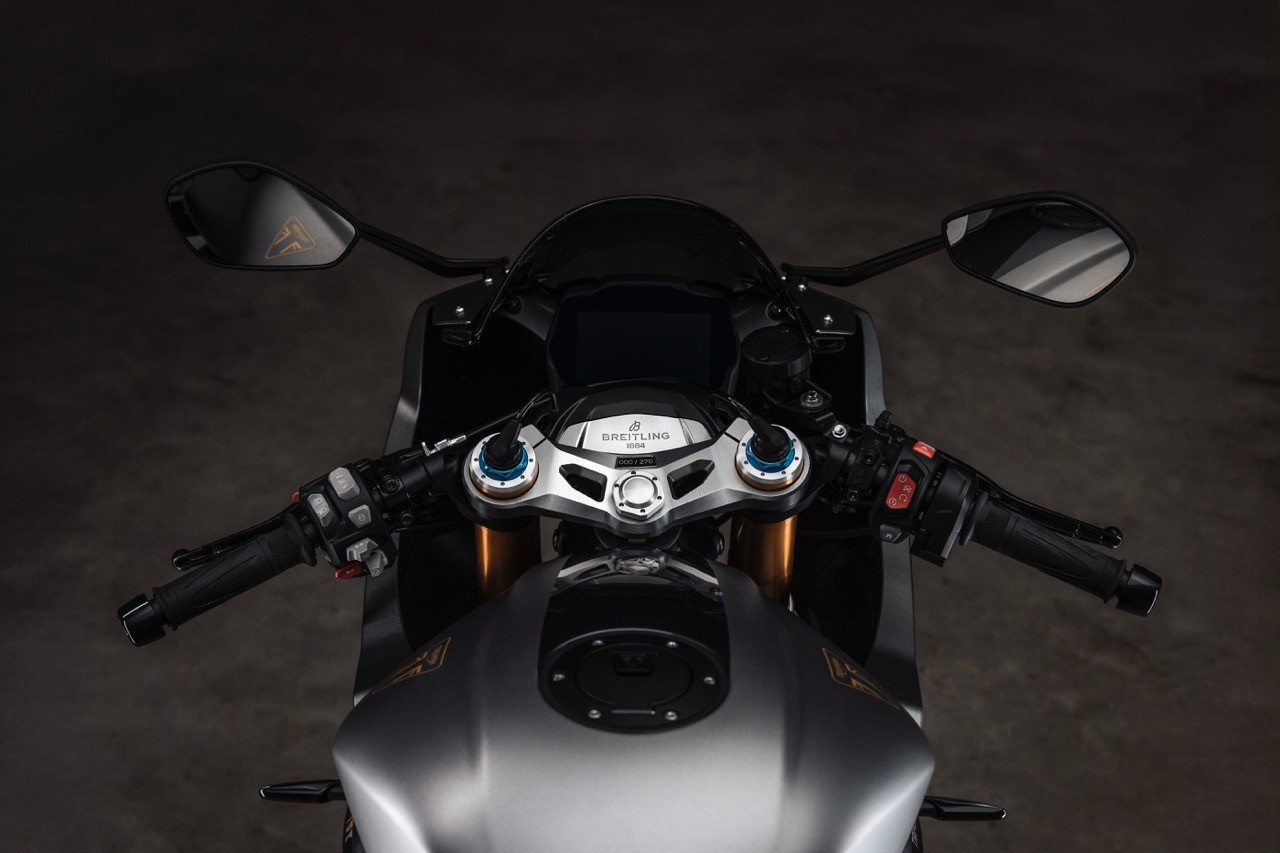 Triumph Speed Triple RR: arriva la Breitling Limited Edition